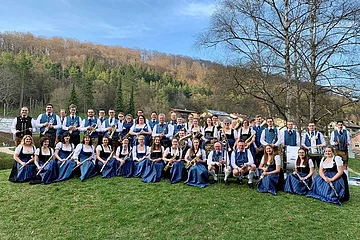 Blaskapelle Kipfenberg am Hügel oberhalb der Schule