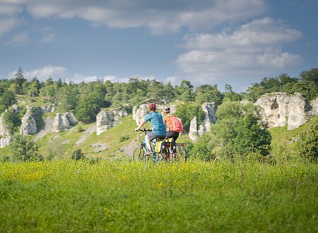 Radfahrer bei den 12 Apostel Solnhofen