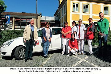 Gruppenfoto Krankenpflegeverein vor Caritas