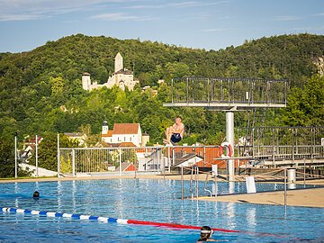 wasserszene-im-freibad-am-limes-kipfenberg